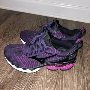 Purple mizuno wave creations. Super comfy just narrow!